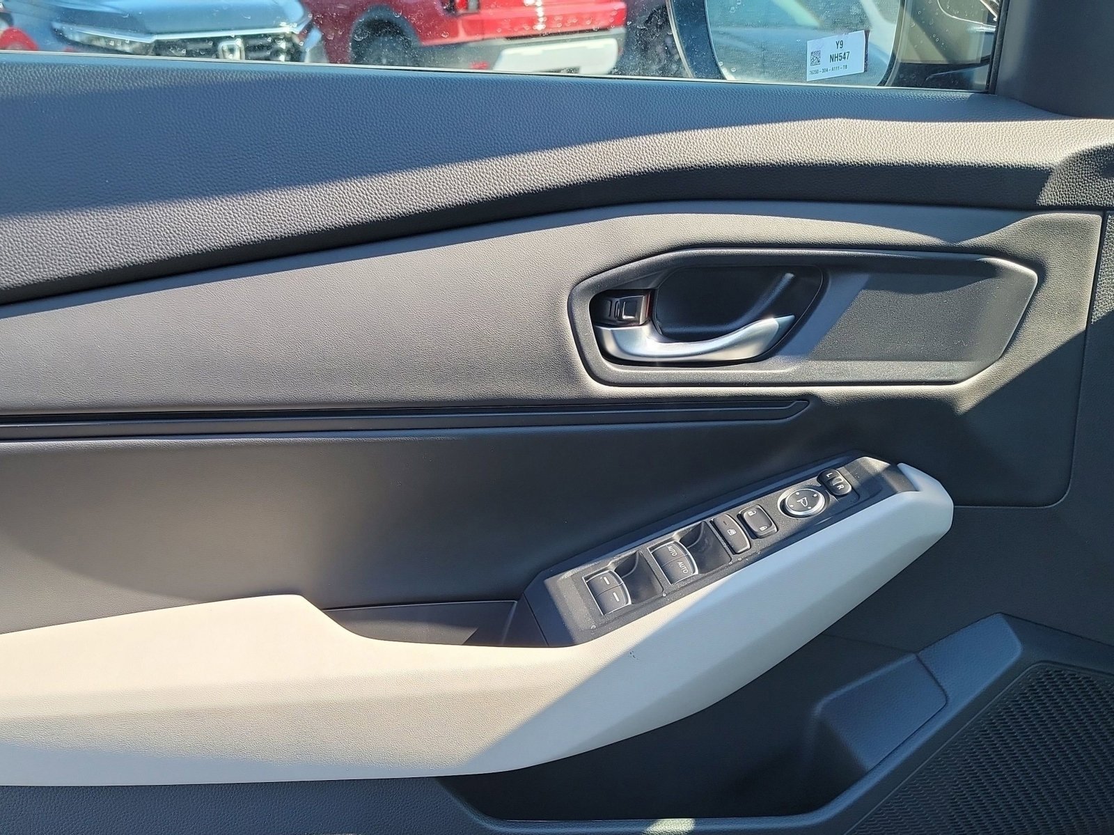 New 2026 Platinum White Pearl Honda SE image 6