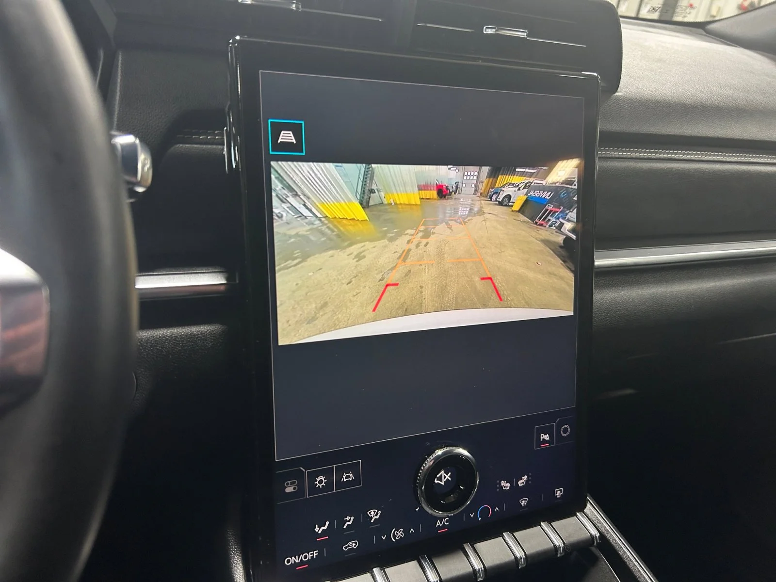Used 2025 White GMC AWD Elevation image 23