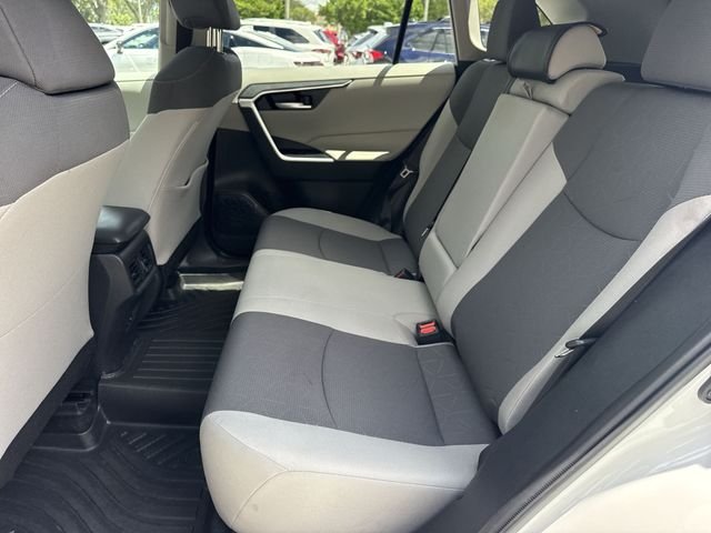 2024 Toyota RAV4 XLE - Photo 23