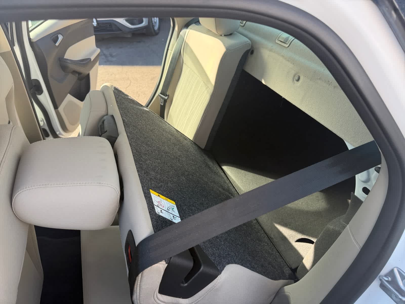Used 2015 Oxford White Ford SE image 33