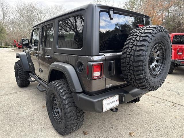 New 2026 Granite Crystal Metallic Clear-Coat Exterior Paint Jeep Sport S image 6