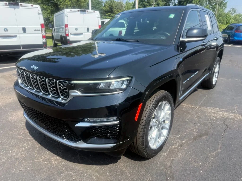 Certified Used 2023 Black Jeep Summit 4xe image 9