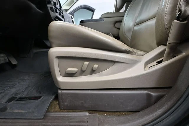 Used 2014 Black GMC SLT image 24