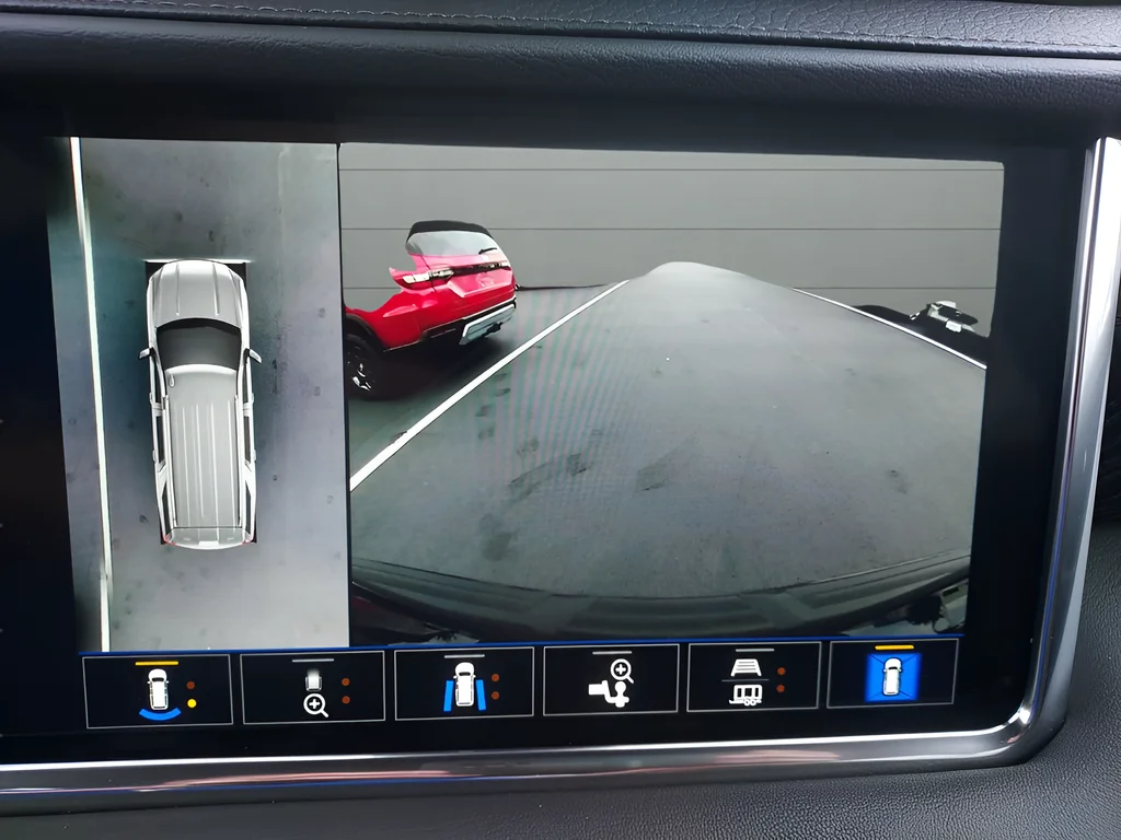 Used 2023 Silver GMC Denali image 18