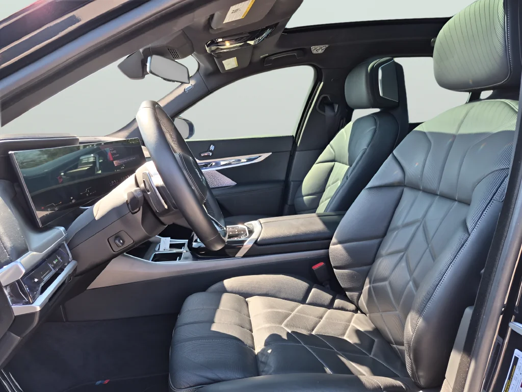 Used 2023 Black BMW 740i image 18