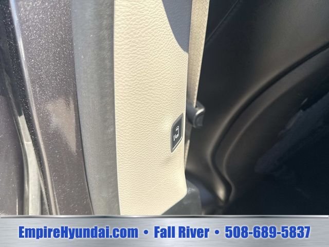 2023 Chrysler Pacifica Hybrid Touring L - Photo 18