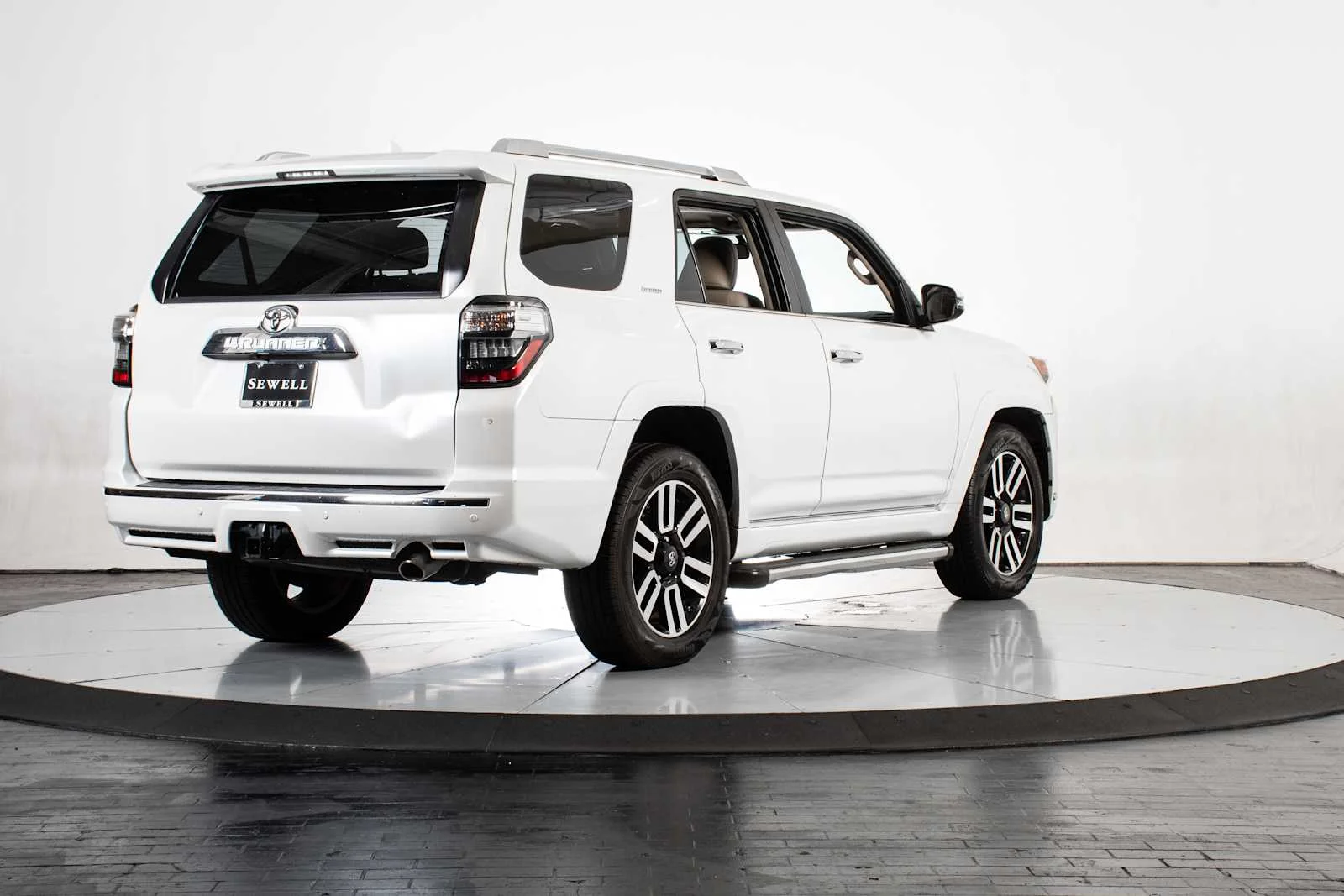 Used 2014 Blizzard Pearl Toyota Limited image 6