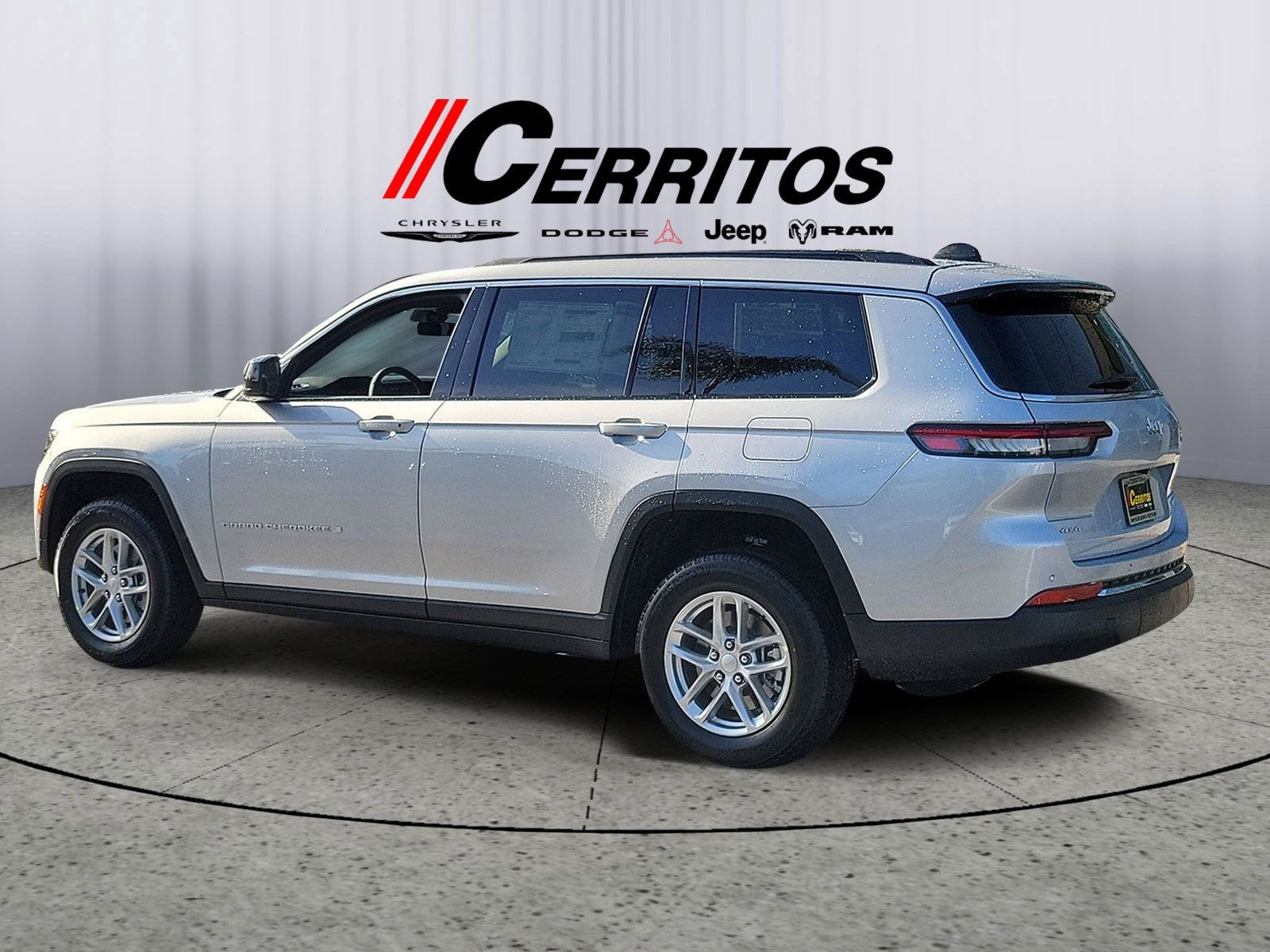 New 2026 Silver Zynith Exterior Paint Jeep Laredo X image 2