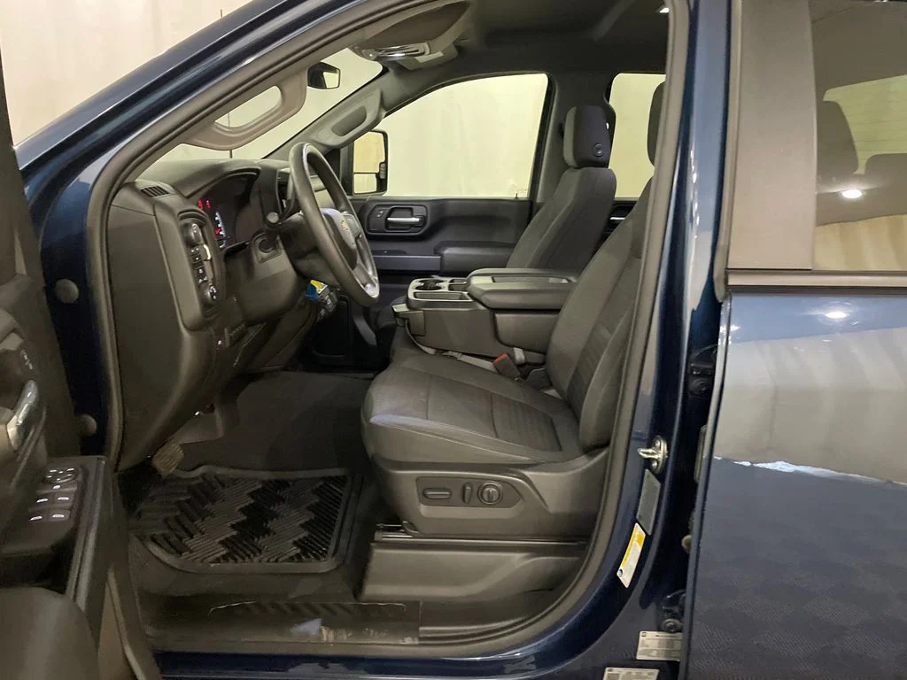 Used 2022 Northsky Blue Metallic Chevrolet Custom image 11