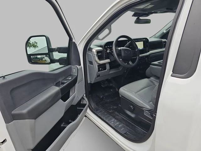 Used 2023 White Ford XL image 17