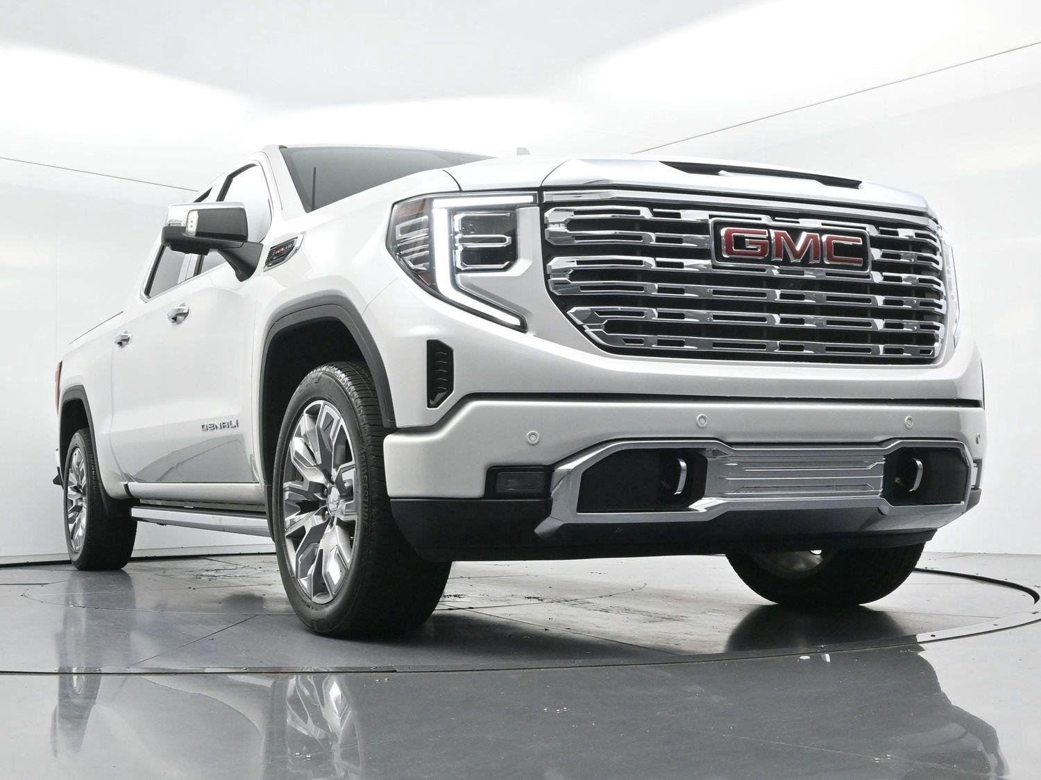 Used 2024 White Frost Tricoat GMC Denali image 47