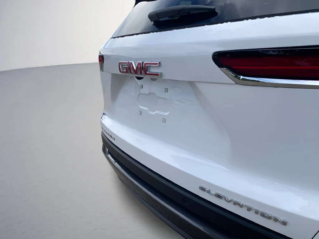 New 2027 Summit White GMC Elevation image 31