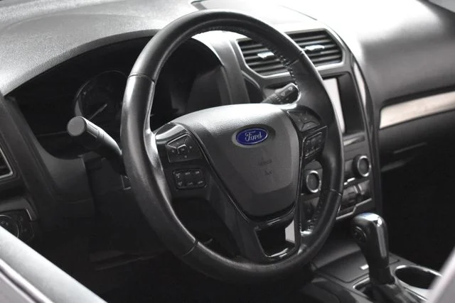 Used 2019 Gray Ford XLT image 21