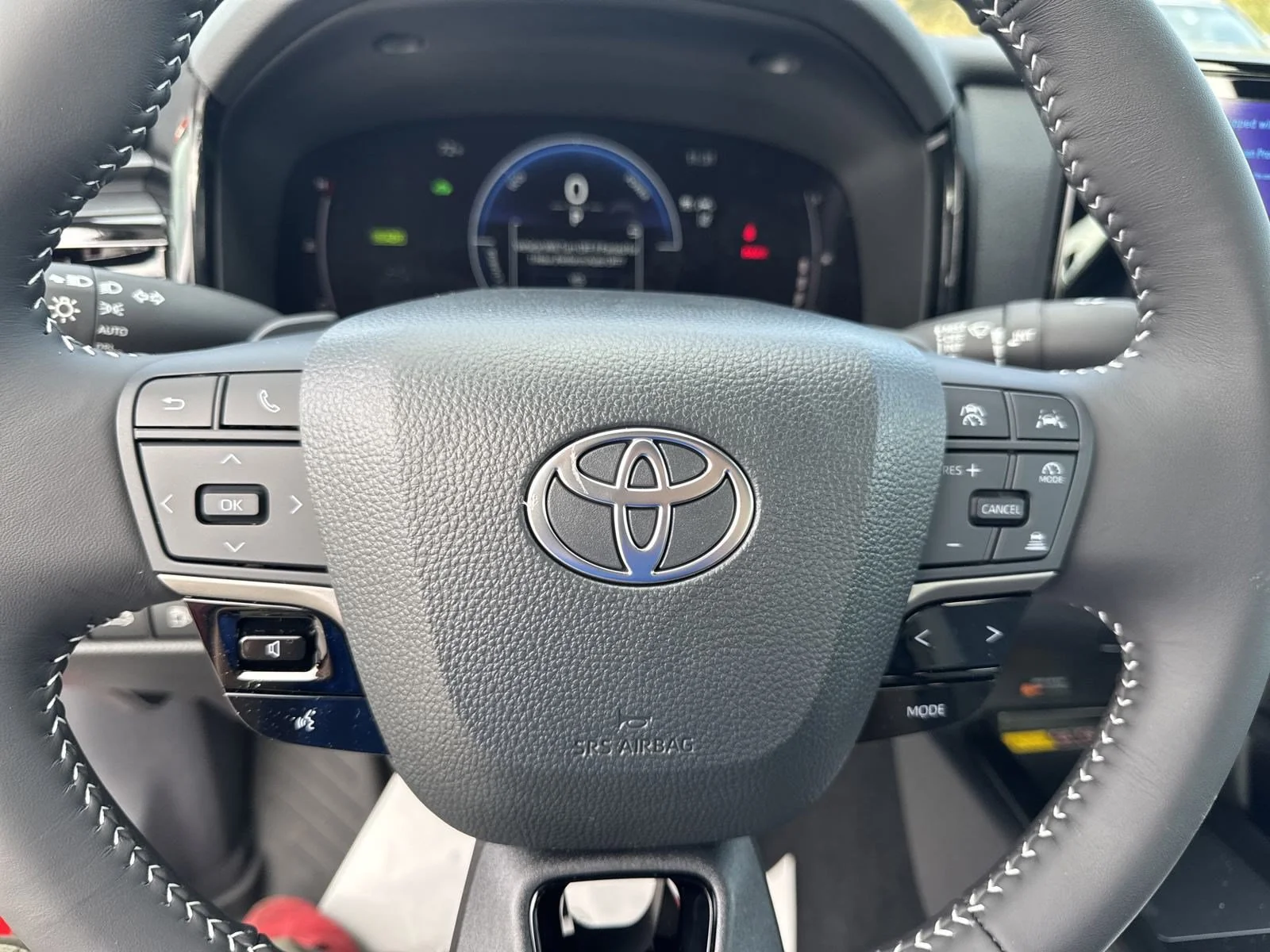 Used 2025  Toyota  image 17