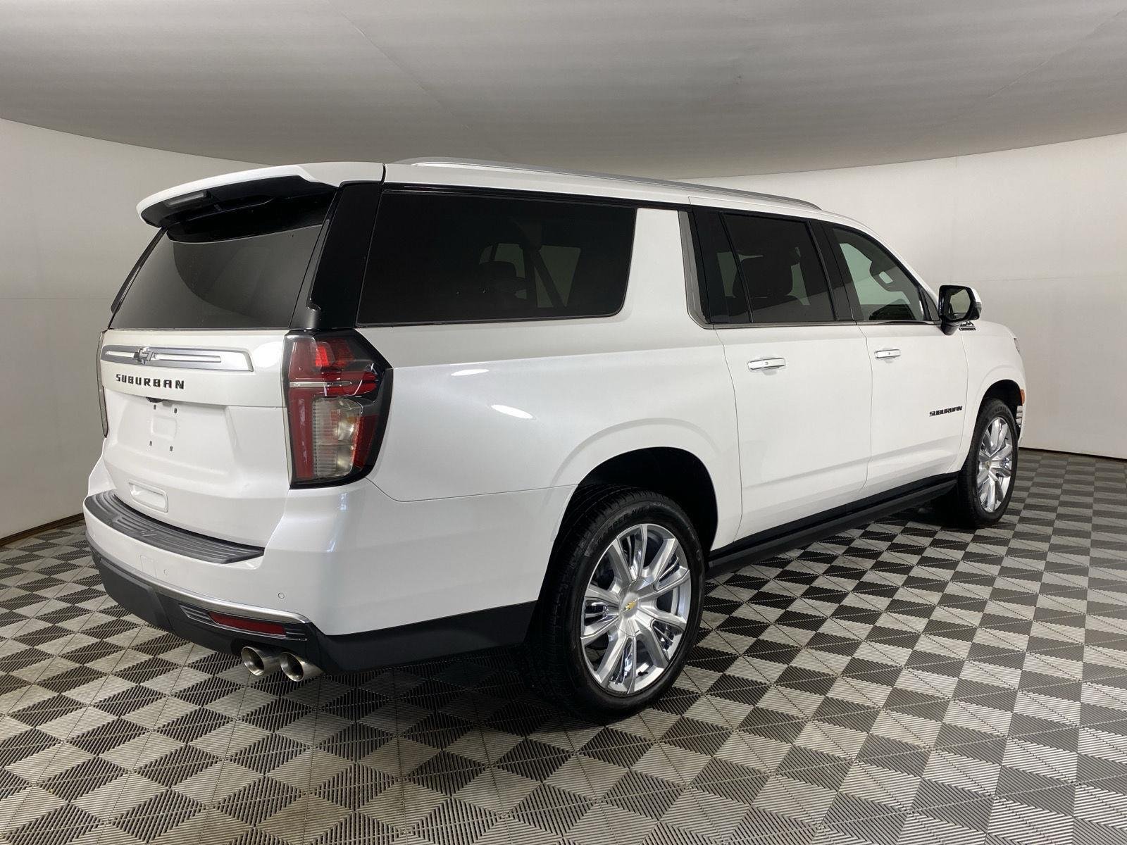 Used 2023 Iridescent Pearl Tricoat Chevrolet High Country image 7