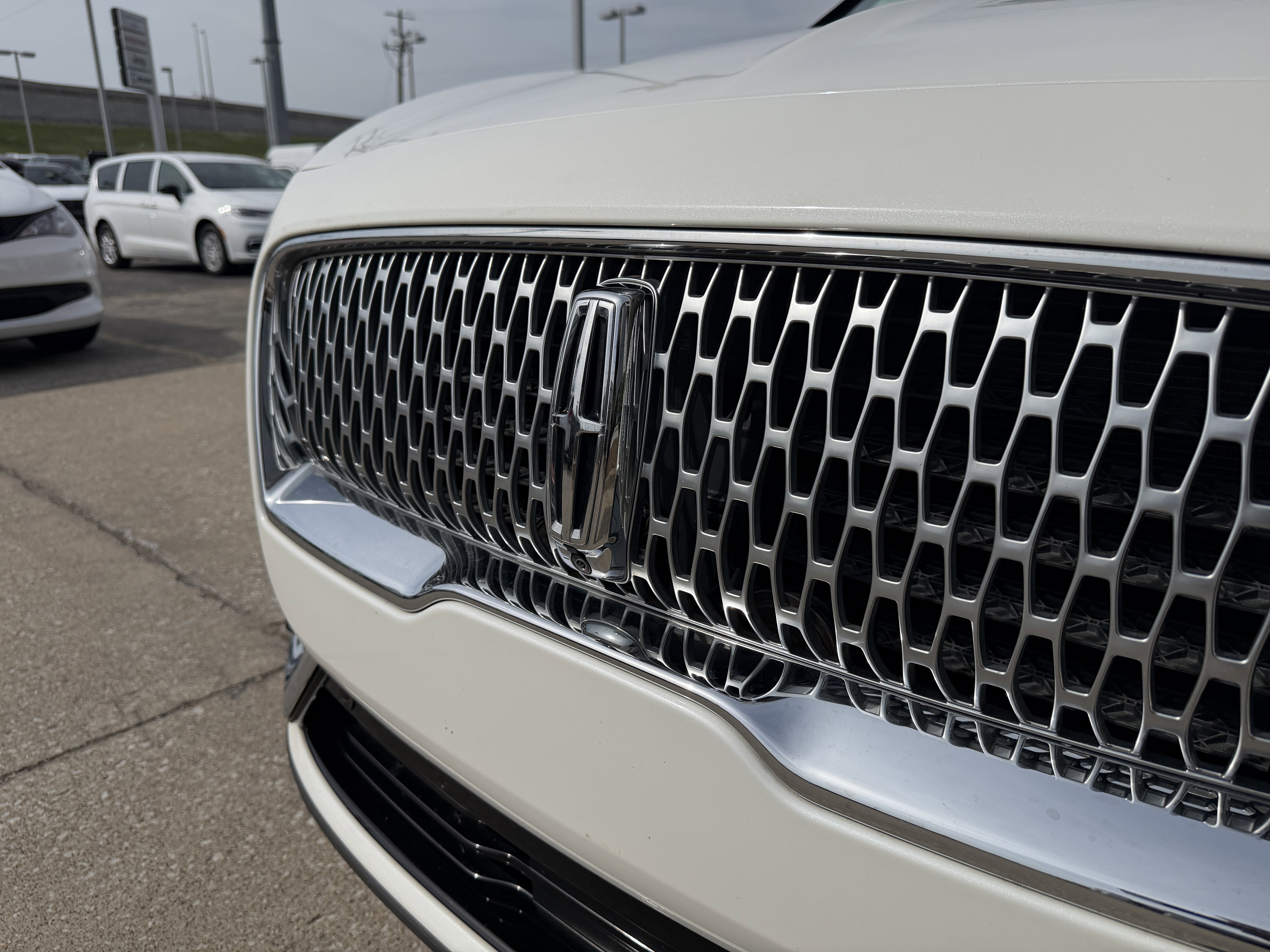 Used 2020 Pristine White Lincoln Reserve image 15