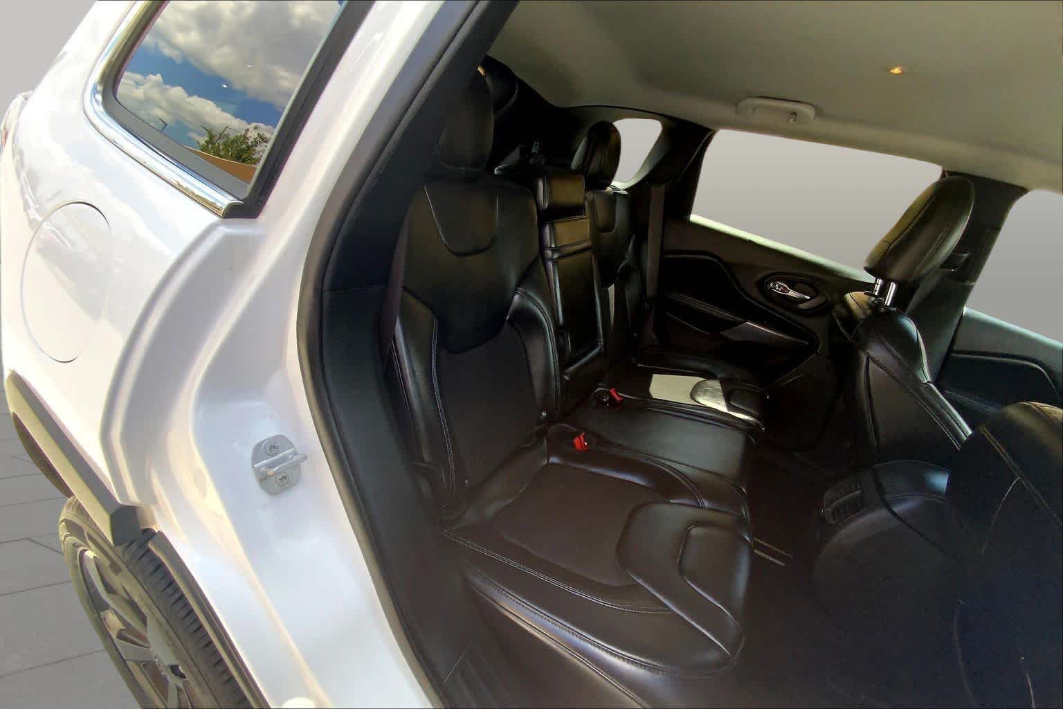 Used 2019 Bright White Clearcoat Jeep Latitude Plus image 20