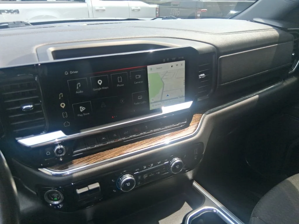 Used 2022 Silver GMC Elevation image 11