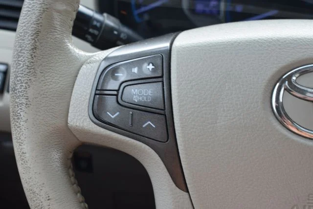 Used 2012 White Toyota Limited image 28