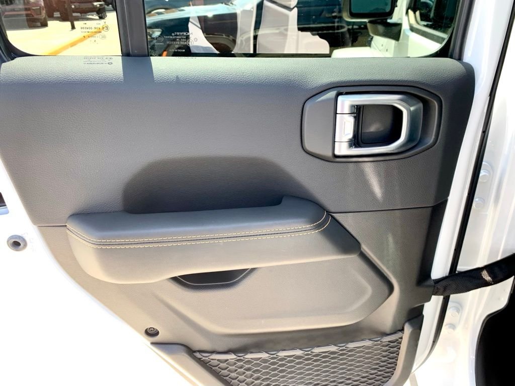 Used 2026 White Jeep Sahara image 17