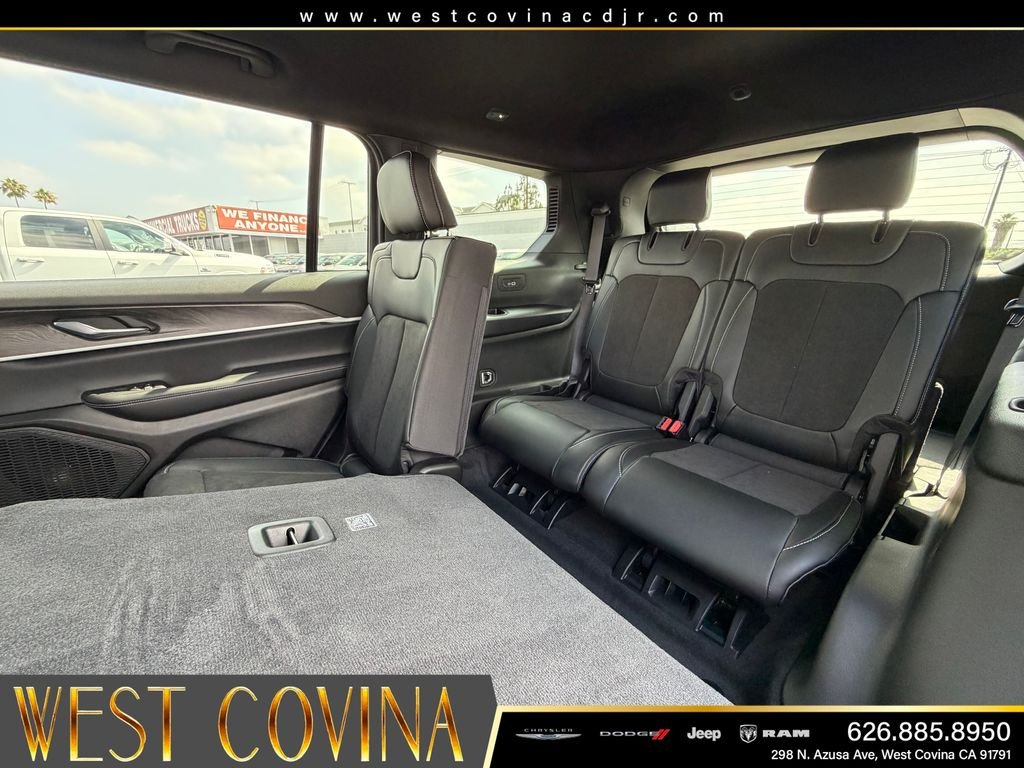New 2026 Diamond Black Crystal Pearl-Coat Exterior Paint Jeep Altitude image 29