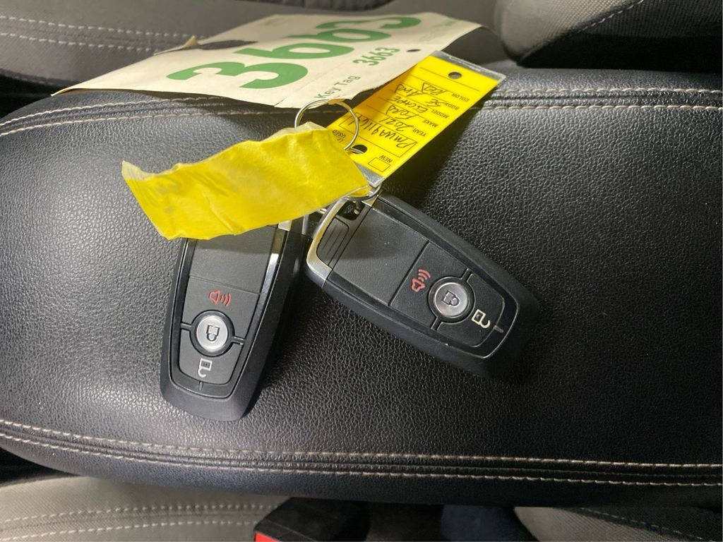 Used 2021 Red Ford SE image 23