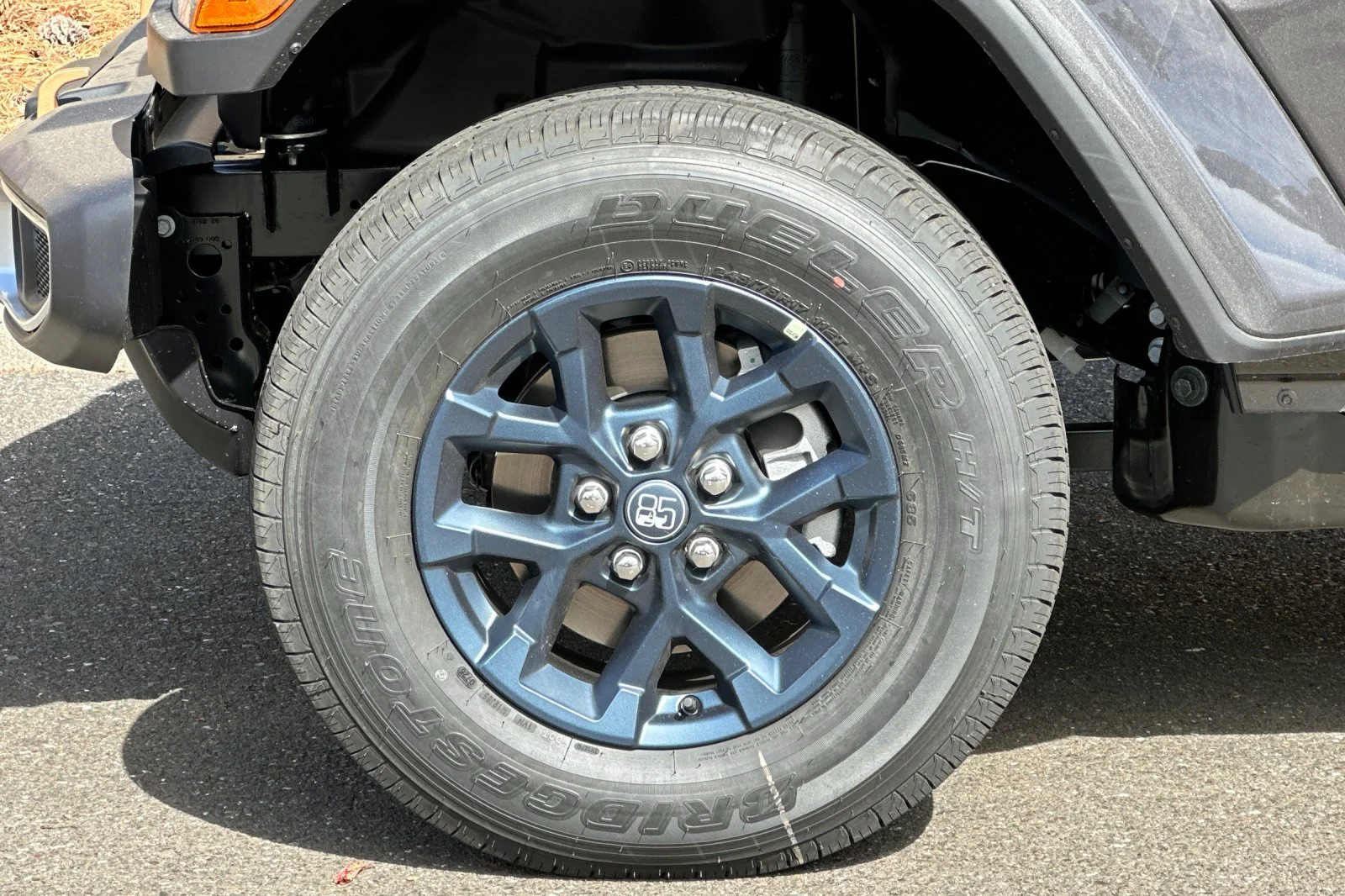 New 2026 Granite Crystal Metallic Clear-Coat Exterior Paint Jeep 85th Anniversary Edition image 24