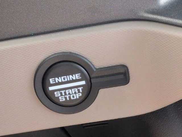 Used 2024 Gray Ford Wildtrak image 27