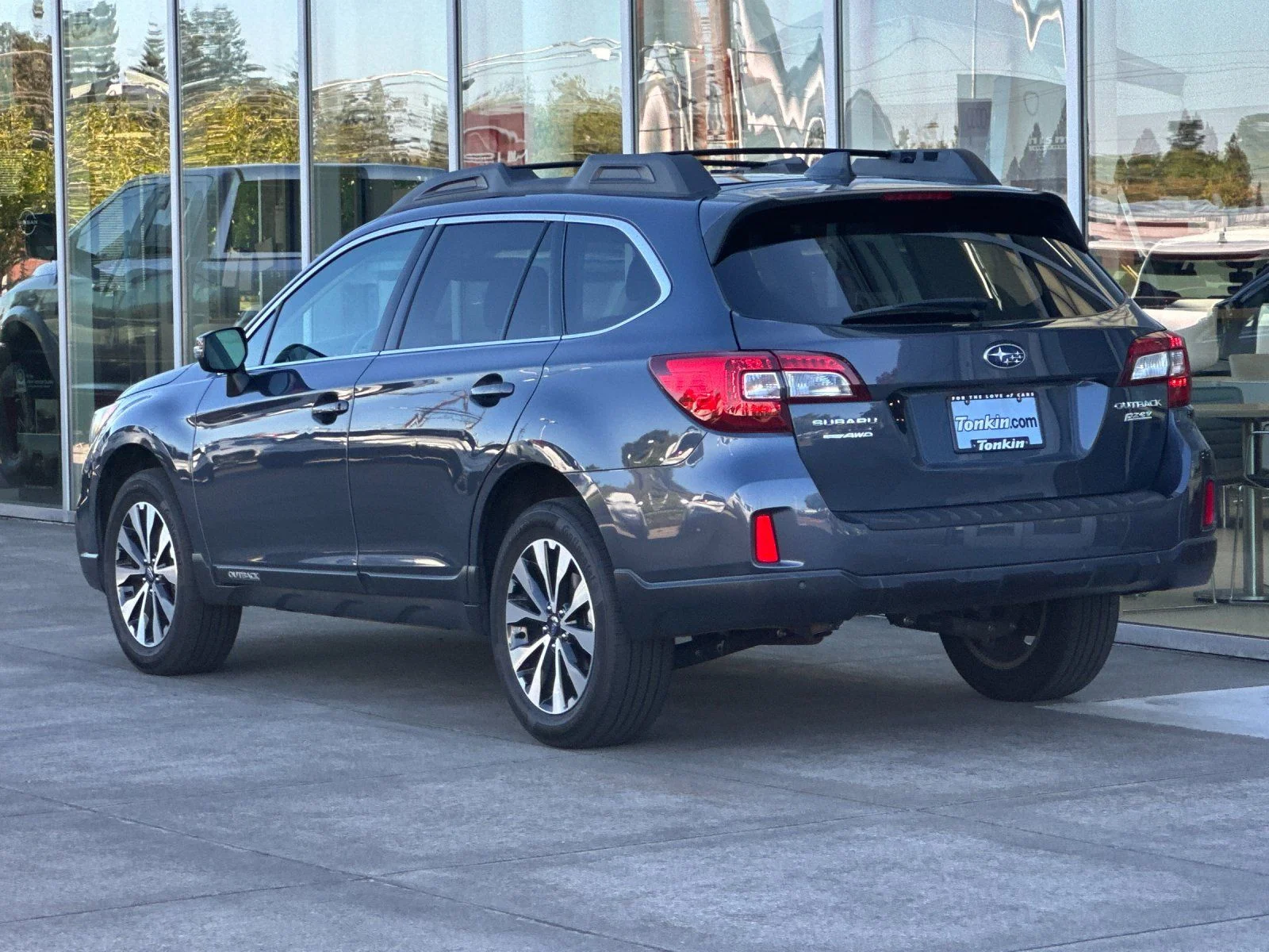 Used 2017 Carbide Gray Metallic Subaru 2.5i image 5