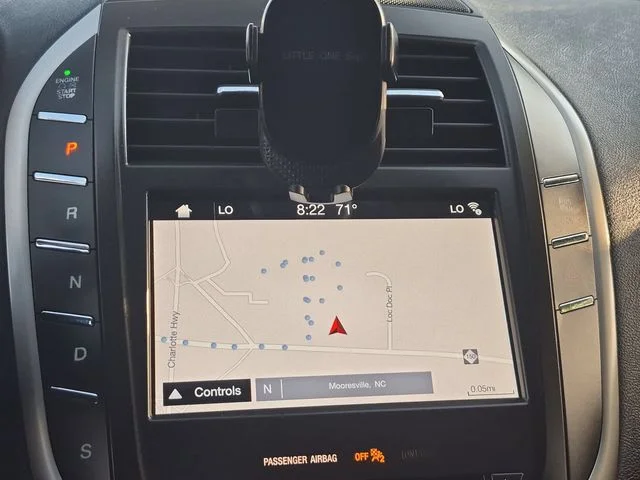 Used 2017 Silver Lincoln Reserve image 22