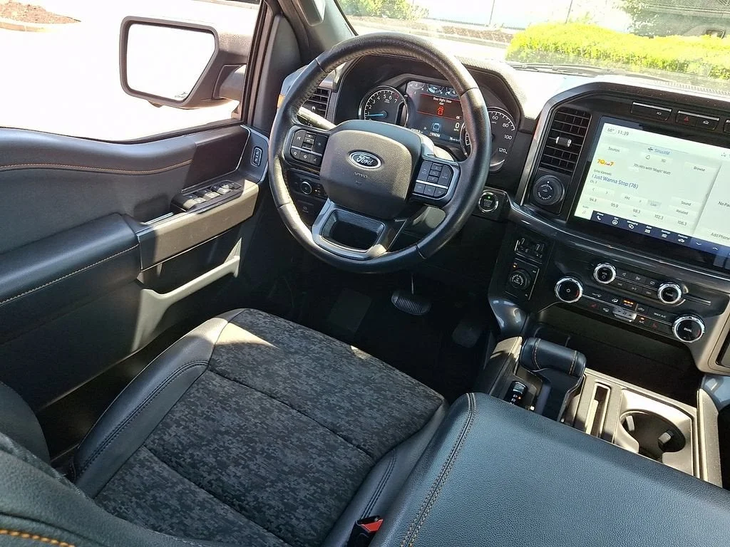 Used 2022  Ford XL image 48