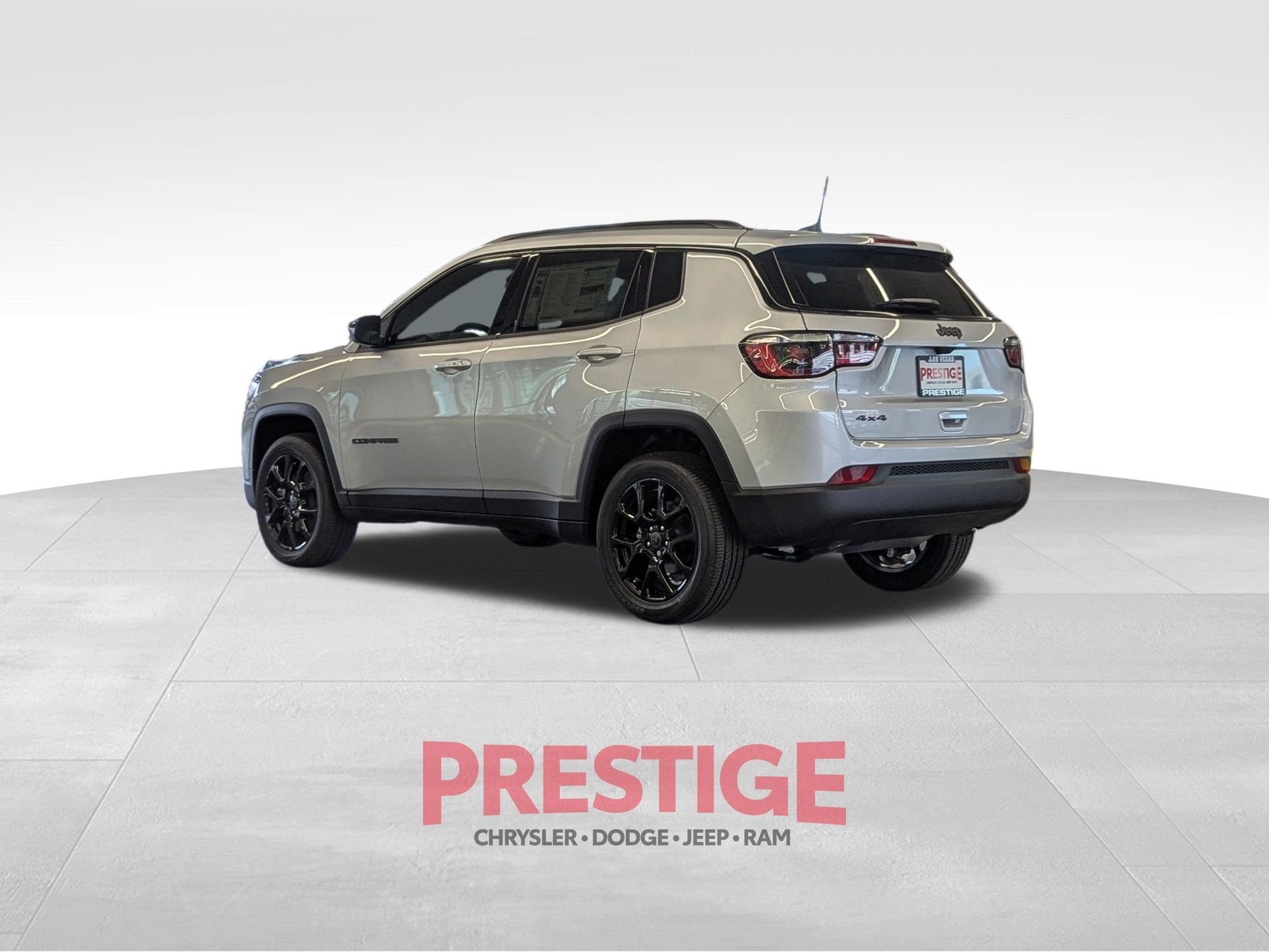 New 2026 Silver Zynith Metallic Clearcoat Jeep Latitude image 9