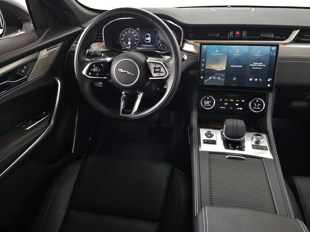 Used 2025  Jaguar P250 R-Dynamic S image 21