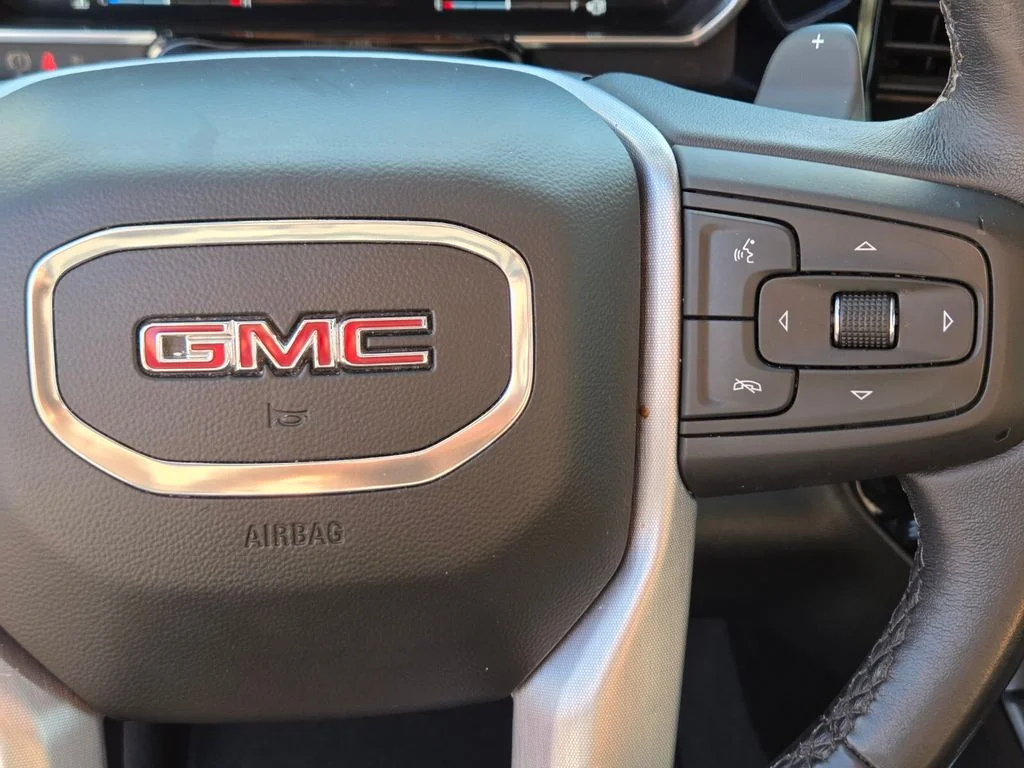 Used 2023 White GMC SLT image 26