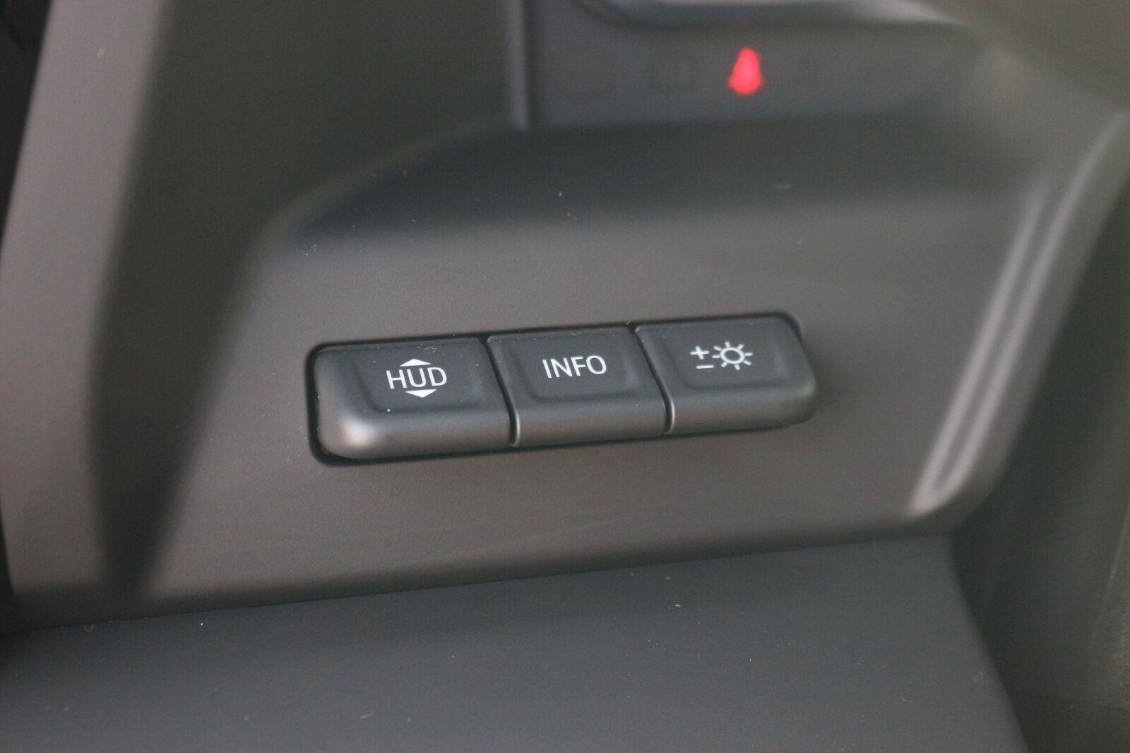 Used 2025 White Frost Tricoat GMC Denali Ultimate image 34