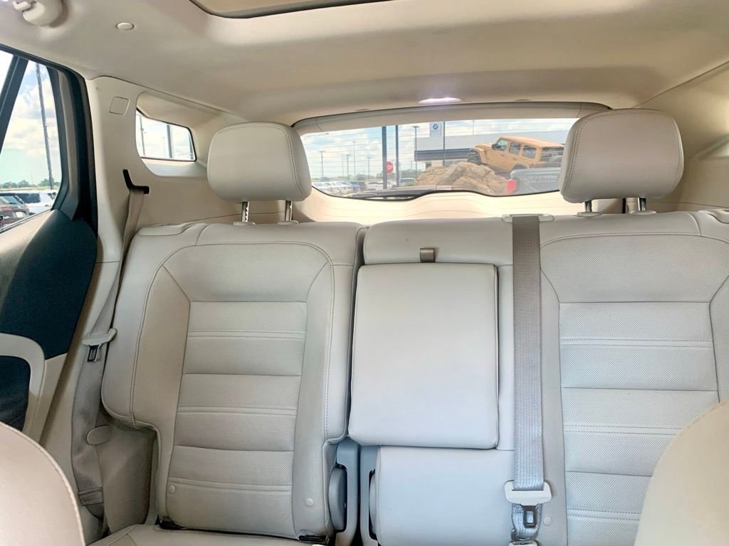 Used 2022 White GMC Denali image 16
