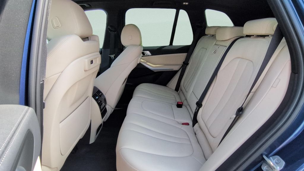 Used 2022 Blue BMW xDrive40i image 10