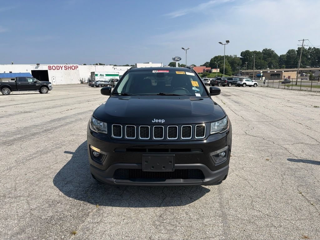 Used 2019 Jeep Compass Latitude with VIN 3C4NJDBB6KT661031 for sale in Kansas City