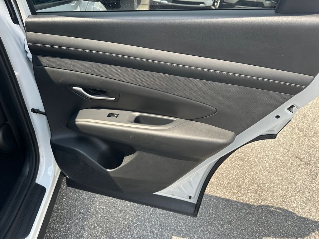 Used 2025 White Hyundai SEL image 16