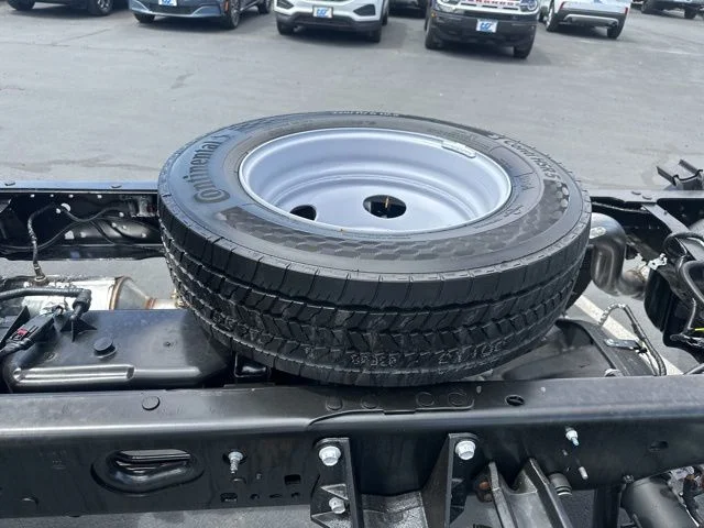2025 Ford F-450 Super Duty Chassis Cab XL - Photo 10