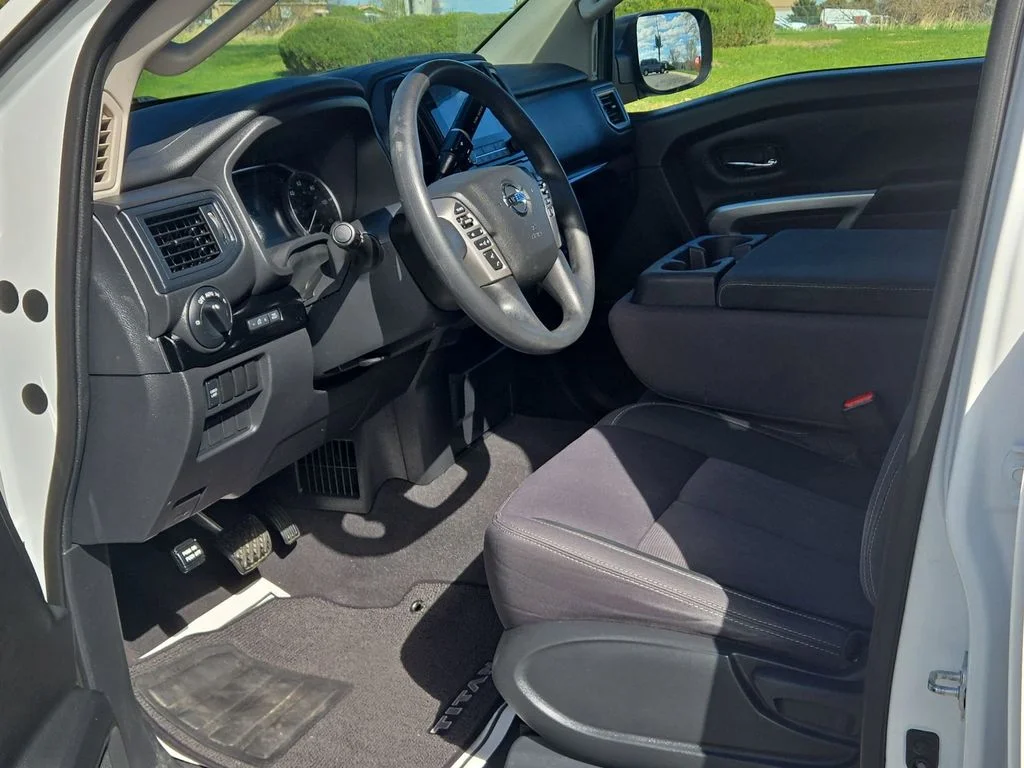 Used 2022 Glacier White Nissan SV image 23
