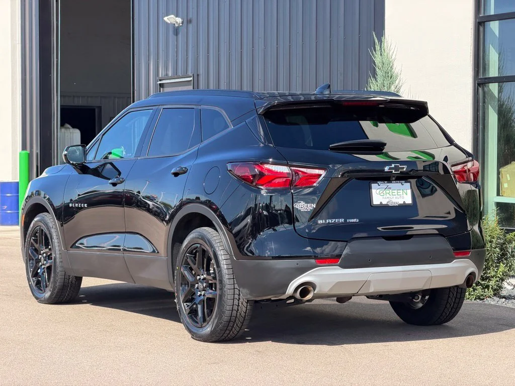 Used 2022 Black Chevrolet LT image 3