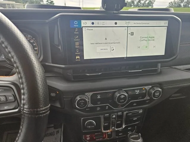 Used 2024 Green Jeep Mojave image 17