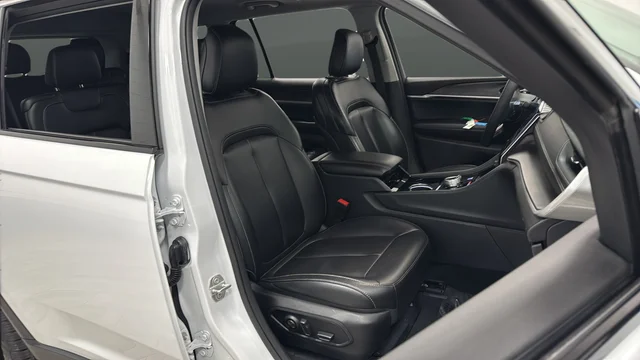 Used 2023 Bright White Clearcoat Jeep Limited image 23