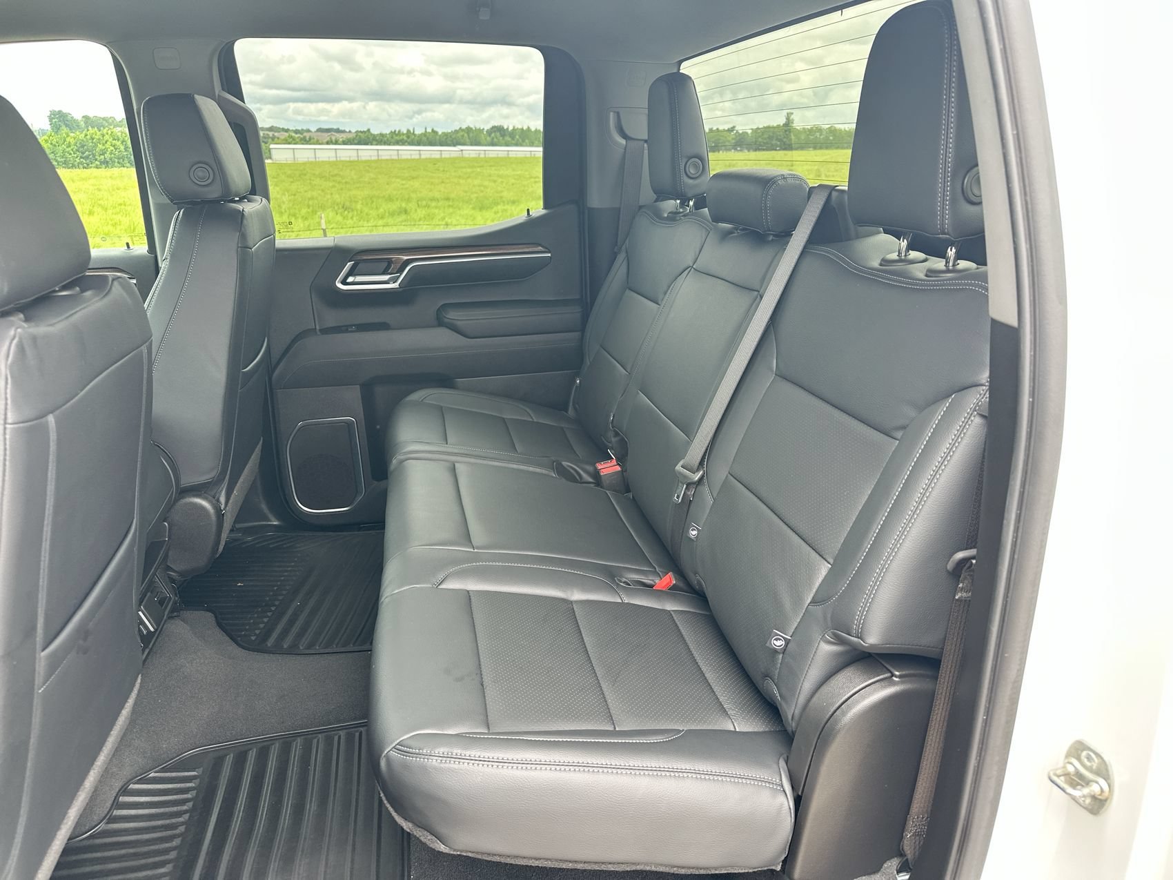 Used 2025 White Chevrolet LT image 22