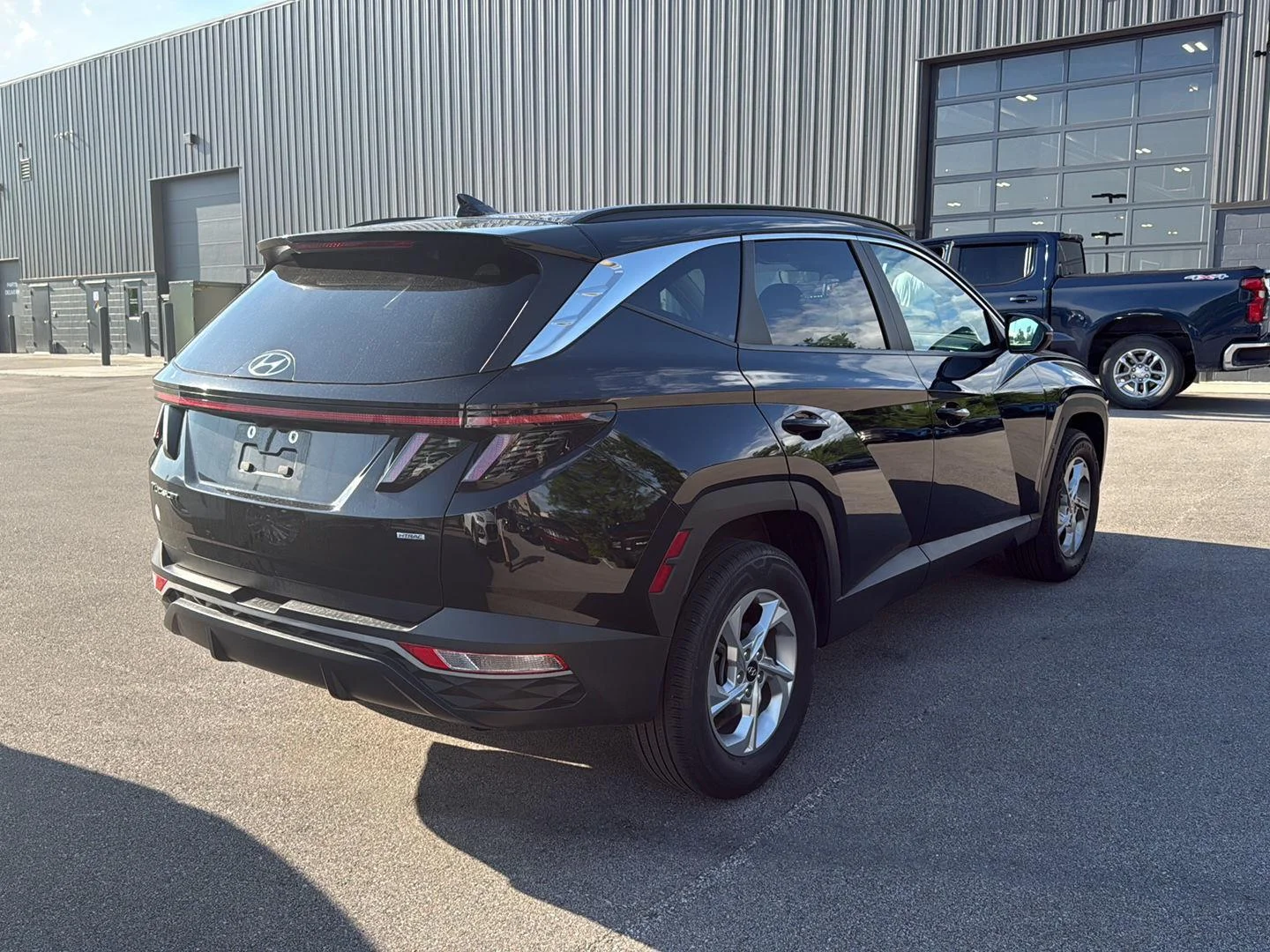 Used 2022 Phantom Black Hyundai SEL image 3