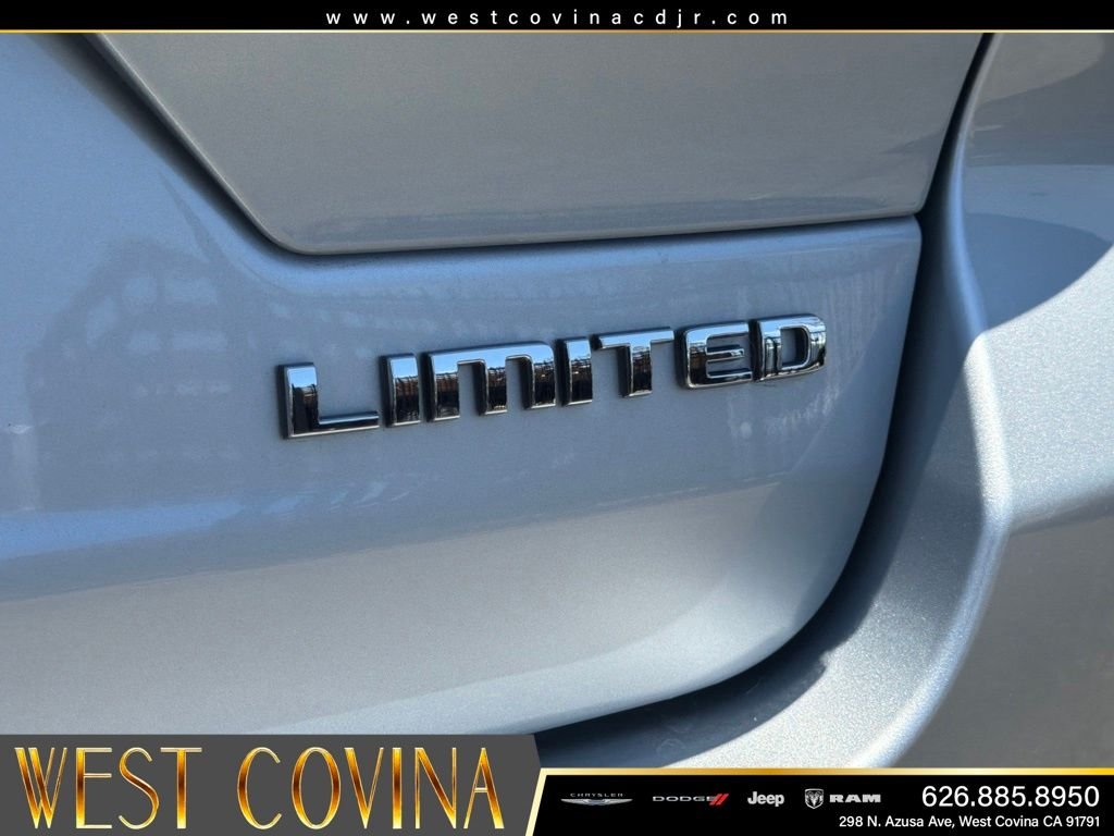 Used 2023 Silver Jeep Limited image 15