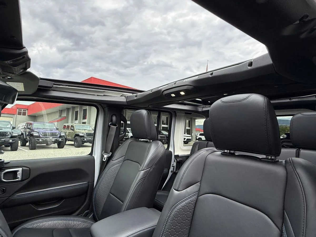 Used 2024 Silver Jeep High Altitude image 14