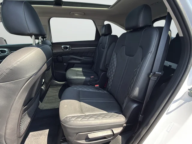Used 2022 White Kia X-Line SX Prestige image 27