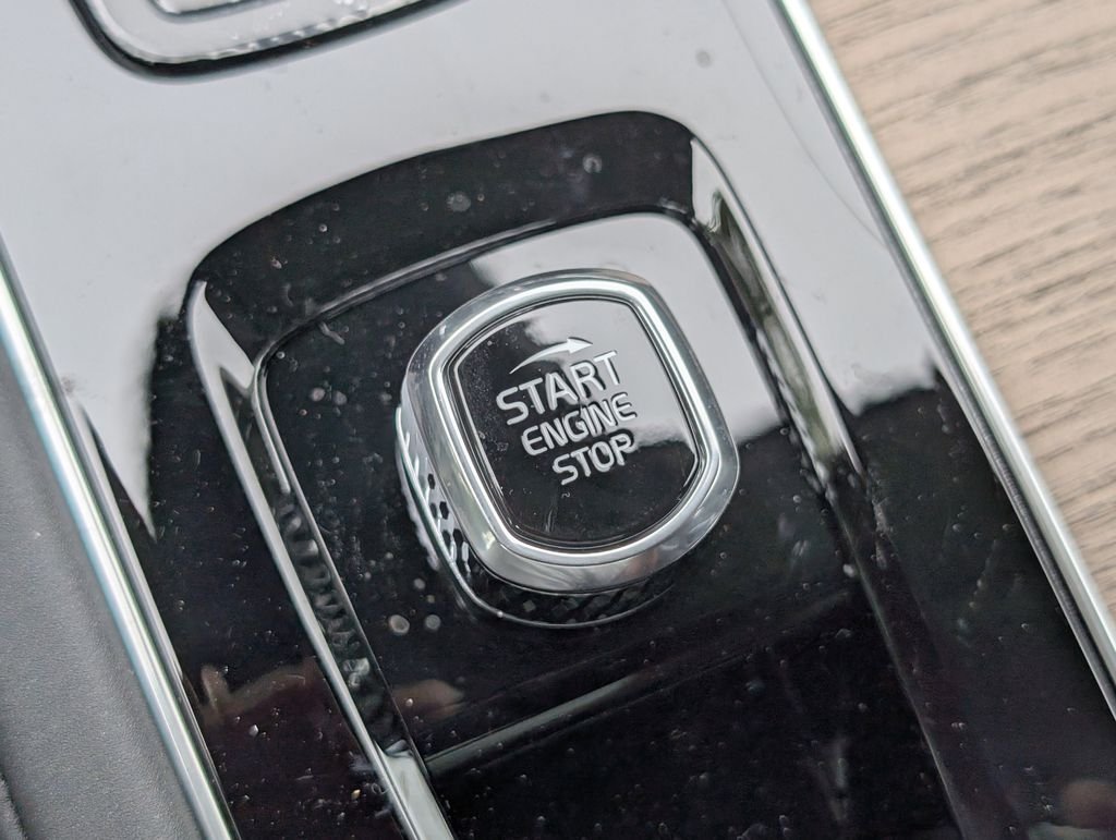 2025 Volvo XC90 Plus - Photo 20